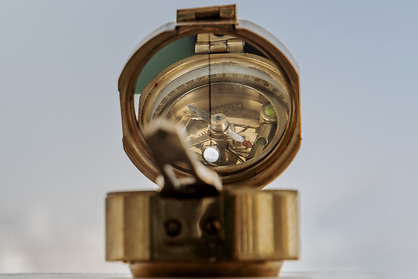 포토 JPG 해외이미지 디자인 지구 여행 백그라운드 컨셉 지도 비즈니스 통신 유리 하늘 안전 사람없음 세계 금속 기계 수확 골동품 원형 역사 클래식 보호 나침반 방향 오브젝트 복고 비전 청동 네비게이션 발견 옛날 철강 해외포토 도형 농업 재질 파일형식 이미지허브