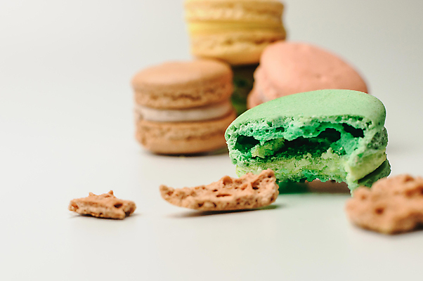 포토 JPG 해외이미지 디저트 실내 사람없음 손상 달콤 흰배경 마카롱 해외포토 음식 백그라운드 컨셉 내부 흰색 맛 파일형식 이미지허브