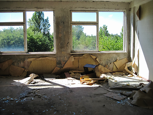 포토 JPG 해외이미지 식물 유럽 산업 포스터 여행 창문 공장 벽지 지붕 바닥 주택 부츠 사람없음 건물 계단 힘 발코니 떨어짐 쓰레기 위험 버리기 사인 부식 폐허 원자 찢어짐 원자력 구시가지 생태학 옛날 요금 우크라이나 재앙 콘크리트 해외포토 건축물 교육 나라 신발 컨셉 공업 모션 에너지 파일형식 이미지허브