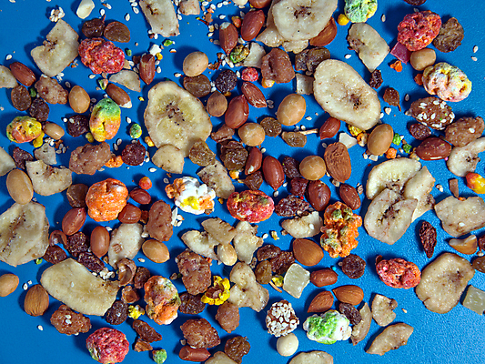 포토 JPG 해외이미지 디자인 음식 백그라운드 오렌지 유리 탁자 표면 휴가 디저트 사탕 사람없음 빨간색 파란색 컬러풀 과자 상점 빵집 견과류 축하 신선 시장 달콤 맛 설탕 질감 땅콩 고립 이국적 해외포토 컬러 가구 컨셉 과일 재질 파일형식 이미지허브