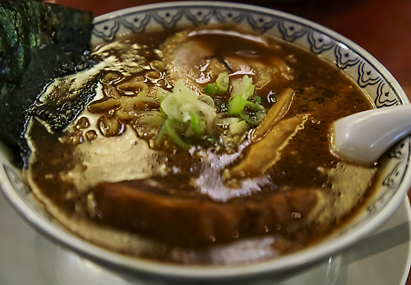 포토 JPG 해외이미지 전통 접시 아시아 음식 백그라운드 채소 양파 콩 건강 돼지고기 요리 동양인 사람없음 식당 일본 식사 저녁식사 어둠 신선 면 사발 해조류 맛 수프 먹기 국수 매움 슬라이스 소금 점심식사 대두 핸드메이드 해외포토 식기 나라 컨셉 모션 곡류 육류 인종 상점 면류 사기그릇 해양식물 파일형식 이미지허브