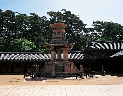 포토 JPG 주간 한국문화 한국전통 시설물 건축 여행 고건축 한국건축 한국 사람없음 야외 관광지 탑 동양건축 세계문화유산 문화재 사찰 석탑 불국사 다보탑 국내포토 자연요소 동양문화 전통 건축물 아시아 종교건축 경상북도 랜드마크 파일형식 동양 나라 문화 경상도
