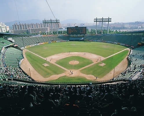 포토 JPG 주간 시설물 건축물 현대건축 건축 스포츠시설 사람 야외 건물 구기 스타디움 경기장 야구 군중 야구장 국내포토 자연요소 스포츠 시설 파일형식