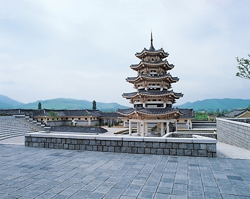 포토 JPG 주간 시설물 건축물 건축 아시아 여행 사람없음 야외 관광지 탑 일본 사찰 사원 광장 기념관 국내포토 자연요소 나라 종교건축 파일형식
