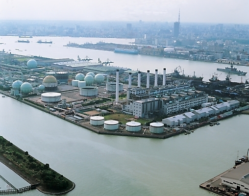포토 JPG 주간 산업 바다 공장 풍경 사람없음 야외 도시 산업시설 공단 공업단지 국내포토 자연요소 공업 파일형식