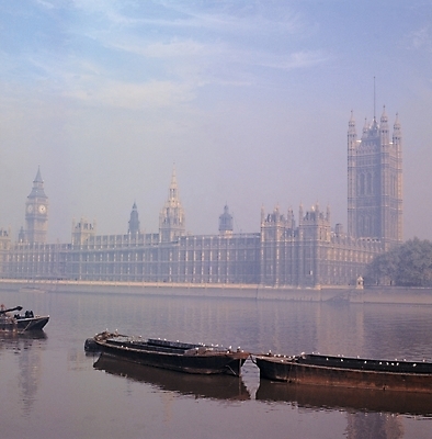 포토 JPG 주간 해외풍경 건축물 유럽 외국문화 여행 교통 수상교통 자연 영국 풍경 사람없음 야외 건물 관광지 강 나룻배 시계탑 런던 국회의사당 빅벤 영국문화 템스강 국내포토 자연요소 해외 건축 나라 문화 교통수단 배_교통 잉글랜드 탑 생태계 유럽문화 파일형식
