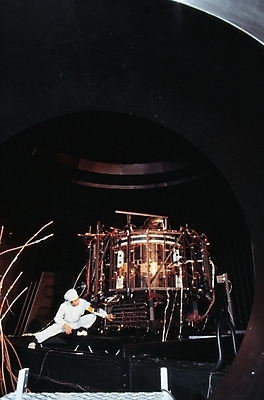 포토 JPG 남자 산업 공장 첨단산업 실내 한명 사람 20대 성인 기계 시설 산업시설 설비 남자만 남자한명만 성인남자만 청년만 청년남자만 청년남자한명만 성인한명만 성인남자한명만 성인만 국내포토 1 공업 청년 내부 파일형식