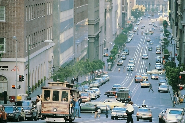 포토 JPG 주간 해외풍경 건축물 건축 도로 길 육상교통 교통 자동차 자연 거리 거리풍경 사람 풍경 야외 건물 도시풍경 도시 전차 국내포토 자연요소 해외 교통수단 교통시설 대중교통 생태계 파일형식