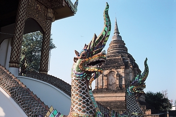 포토 JPG 주간 해외풍경 시설물 건축 종교 여행 고건축 불교 유적 종교건축 유적지 사람없음 야외 관광지 조형물 탑 동양건축 문화재 용 윈만멕왕궁 조형예술 태국건축 국내포토 자연요소 전통 해외 건축물 예술 미술 풍경 파일형식 동양