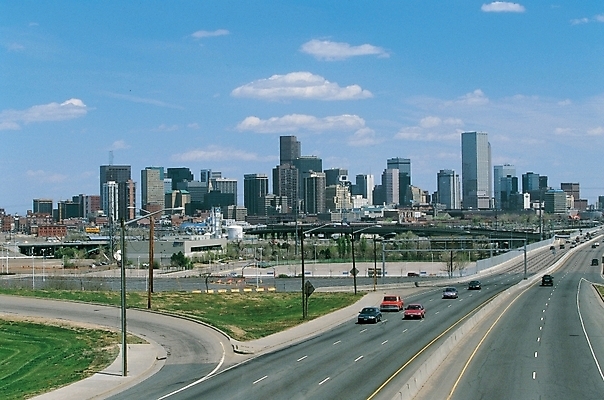 포토 JPG 주간 해외풍경 도로 자연 하늘 풍경 빌딩 사람없음 야외 건물 도시 고속도로 상업시설 국내포토 자연요소 해외 건축물 길 교통시설 시설 생태계 상업 파일형식