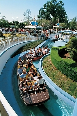 포토 JPG 주간 해외풍경 시설물 현대건축 건축 여행 휴가 사람 야외 테마파크 놀이공원 군중 놀이기구 후룸라이드 국내포토 자연요소 해외 건축물 놀이 풍경 공간 파일형식