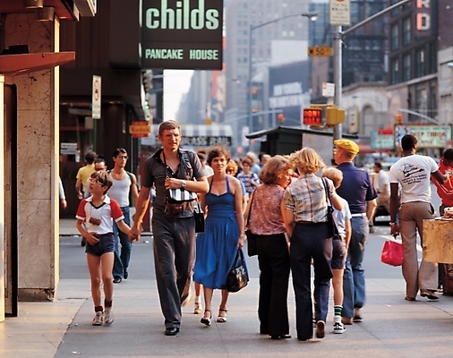 포토 JPG 주간 서양인 해외풍경 해외 여자 남자 길 거리 거리풍경 사람 여러명 야외 도시풍경 도시 보행자 군중 국내포토 자연요소 외국인 다수 풍경 파일형식