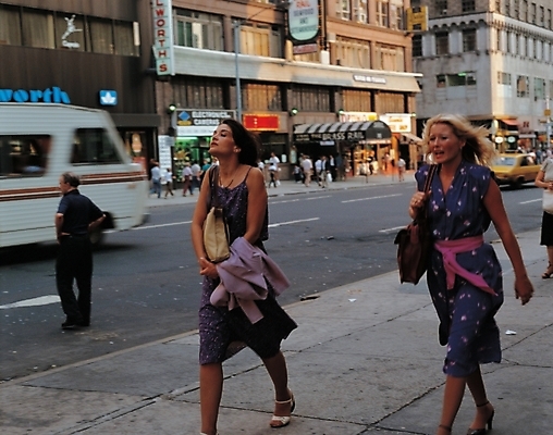 포토 JPG 주간 서양인 해외풍경 여자 남자 도로 길 거리 사람 풍경 여러명 야외 도시 보행자 국내포토 자연요소 외국인 해외 다수 교통시설 파일형식