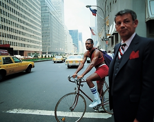 포토 JPG 주간 서양인 외국인 해외풍경 해외 건축물 남자 건축 도로 육상교통 외국문화 교통 북아메리카 해외건축 자동차 자연 아메리카 사람 풍경 빌딩 야외 두명 건물 도시풍경 자전거 미국 차도 도시 상업시설 남자만 국내포토 자연요소 문화 길 교통수단 교통시설 인종 바이크 대륙 시설 생태계 상업 파일형식