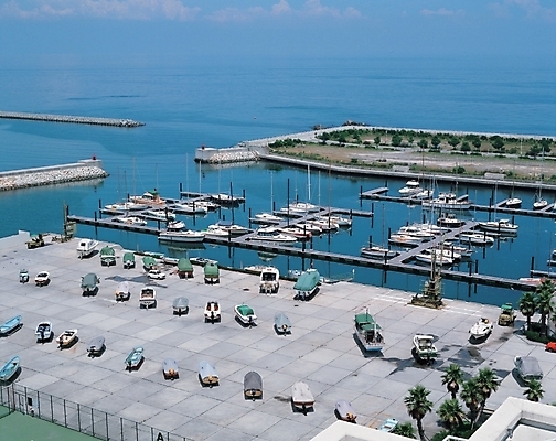 포토 JPG 주간 해외풍경 공공시설 바다 교통 수상교통 요트 자연 풍경 해변 사람없음 야외 항구 보트 모터보트 선착지 선박 국내포토 자연요소 해외 교통수단 배_교통 교통시설 시설 생태계 파일형식