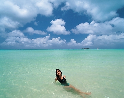 포토 JPG 주간 구름 사계절 계절 여자 바다 자연 하늘 휴가 한명 사람 풍경 20대 성인 해변 야외 여름 여름휴가 바캉스 휴양지 여자만 여자한명만 성인여자만 청년만 청년여자만 성인한명만 청년여자한명만 성인여자한명만 성인만 국내포토 자연요소 1 청년 장소 생태계 파일형식 여름_계절
