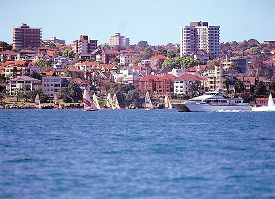 포토 JPG 주간 해외풍경 바다 교통 수상교통 요트 자연 풍경 사람없음 야외 도시 유람선 휴양지 국내포토 자연요소 해외 교통수단 배_교통 장소 생태계 파일형식