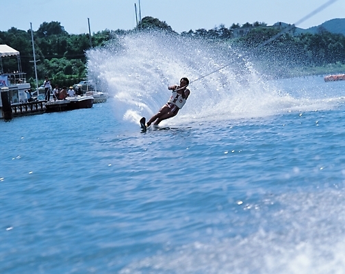 포토 JPG 주간 웰빙 남자 레저 휴가 사람 풍경 야외 물 여름 레포츠 여름휴가 바캉스 강 수상스포츠 수상스키 남자만 국내포토 자연요소 계절 스포츠 파일형식 여름_계절
