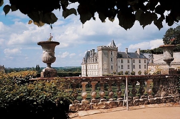 포토 JPG 주간 구름 해외풍경 시설물 건축물 건축 유럽 고건축 해외건축 하늘 유럽건축 사람없음 야외 궁전 국내포토 자연요소 해외 나라 서양건축 풍경 파일형식