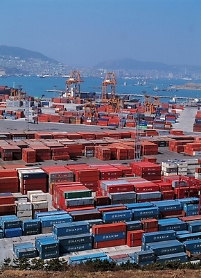 포토 JPG 주간 시설물 공공시설 현대건축 건축 산업 바다 풍경 사람없음 야외 항구 운송업 컨테이너 무역 운송장비 국내포토 자연요소 건축물 교통시설 장비 시설 파일형식