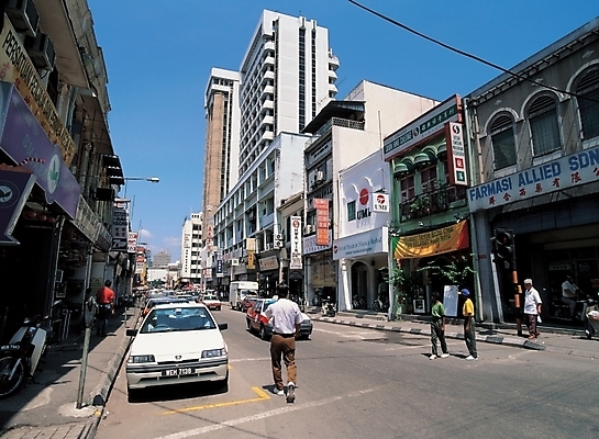 포토 JPG 주간 서양인 해외풍경 해외 도로 길 육상교통 교통 자동차 자연 사람 풍경 야외 건물 도시 국내포토 자연요소 외국인 건축물 교통수단 교통시설 생태계 파일형식