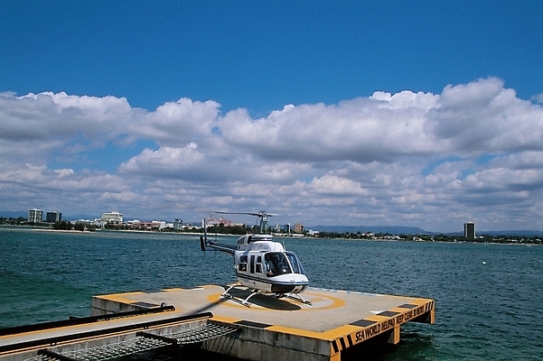 포토 JPG 주간 구름 해외풍경 바다 여행 항공교통 하늘 휴가 야외 운송업 헬리콥터 착륙장 국내포토 자연요소 해외 산업 교통수단 비행기 풍경 착륙 파일형식