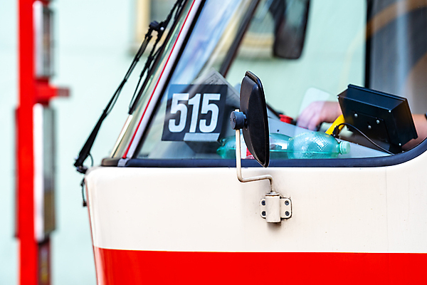 포토 JPG 해외이미지 유럽 도로 선 여행 비즈니스 교통시설 거리 프레임 사람없음 야외 빨간색 여행객 기차 도시 역 전차 승객 타운 일반 단상 그만 선로 해외포토 나라 길 육상교통 컬러 교통 대중교통 사람 시설 파일형식 이미지허브