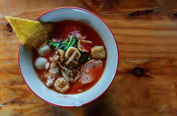 포토 JPG 해외이미지 전통 접시 아시아 음식 백그라운드 채소 재료 태국 탁자 건강 어류 요리 동양인 사람없음 목재 빨간색 주방 식당 식사 저녁식사 중국 신선 뜨거움 사발 맛 아침식사 수프 먹기 국수 매움 두부 후추 점심식사 태국음식 핸드메이드 해외포토 나무 식기 나라 컬러 가구 컨셉 모션 인종 상점 수중동물 면류 사기그릇 향신료 동양음식 파일형식 이미지허브