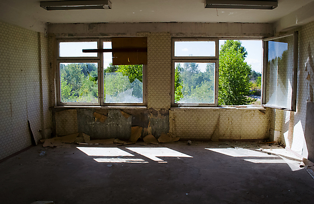 포토 JPG 해외이미지 식물 유럽 산업 포스터 여행 창문 공장 자연 벽지 지붕 바닥 주택 사람없음 건물 계단 힘 에너지 발코니 고독 떨어짐 쓰레기 위험 버리기 폐허 원자 찢어짐 타운 원자력 구시가지 옛날 요금 우크라이나 콘크리트 해외포토 건축물 감정 나라 컨셉 공업 모션 도시 생태계 파일형식 이미지허브