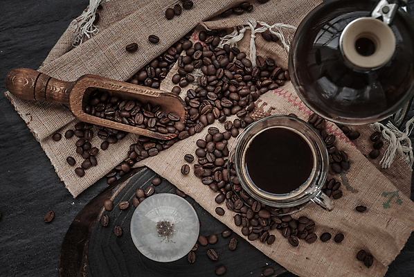 포토 JPG 해외이미지 커피 실내 사람없음 하이앵글 원두 커피잔 커피포트 스쿱 나무배경 해외포토 음료 뷰포인트 백그라운드 주전자 잔 내부 파일형식 이미지허브