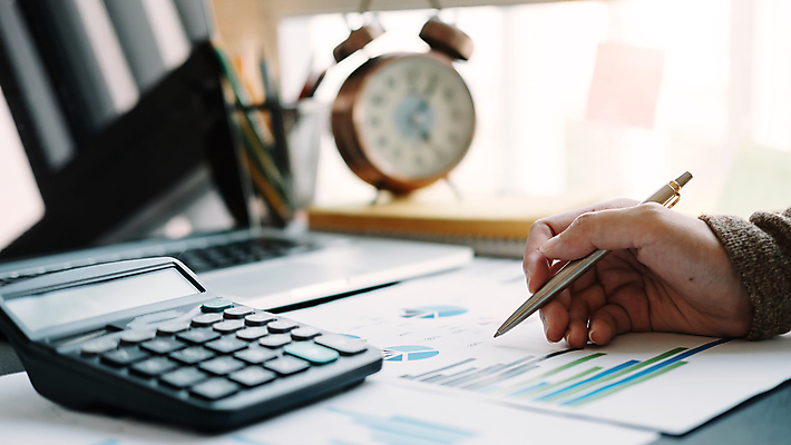 포토 JPG 해외이미지 직업 종이 회사 비즈니스 성공 그래프 설계 사람 사람없음 금융 경제 노트북 사무실 성장 업무 작업 비즈니스맨 시장 계획 상담원 토론 책상 분석 보고서 경영자 문서 투자 회계 경영 계좌 마케팅 세금 수입 예산 프로젝트 회계사 브레인스토밍 해외포토 남자 가구 컨셉 전자제품 직장인 사무원 리더 파일형식 이미지허브