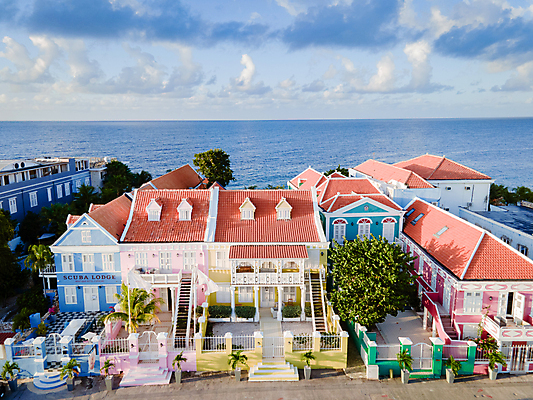 포토 JPG 해외이미지 전통 외관 문화 벽 섬 여행 건축양식 휴가 거리 주택 사람없음 건물 도시풍경 컬러풀 여행객 맑음 수확 도시 역사 재산 도심 네덜란드 타운 식민지 옛날 해외포토 건축물 건축 유럽 컬러 농업 날씨 사람 풍경 금융 파일형식 이미지허브