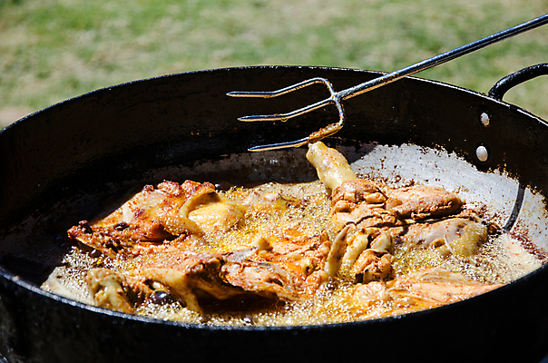 포토 JPG 해외이미지 전통 음식 백그라운드 조류 건강 육류 요리 사람없음 갈색 검은색 식사 저녁식사 치킨 튀김 흰색 죽음 신선 뜨거움 프라이팬 황금 오븐 맛 그릴 정상 더위 가슴 난로 굽기 먹기 속도 허벅지 해로움 해외포토 동물 컬러 컨셉 식재료 모션 주방용품 날씨 신체부위 가전제품 난방기 구이 닭고기요리 파일형식 이미지허브