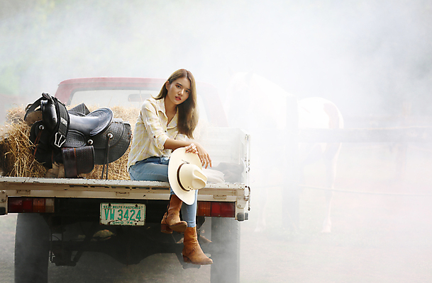 포토 JPG 해외이미지 주간 한마리 여자 한명 성인 야외 말_동물 승마 성인여자한명만 해외포토 자연요소 1 스포츠 포유류 사람 여자한명만 성인여자만 파일형식 이미지허브