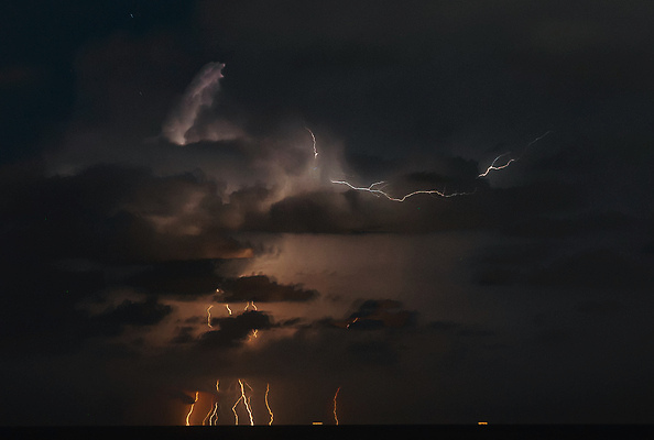 포토 JPG 해외이미지 구름 바다 자연 하늘 날씨 사람없음 빛 어둠 힘 야간 위험 번개 지중해 볼트 폭풍 뇌우 스트라이크 해외포토 자연요소 컨셉 공구 생태계 파일형식 이미지허브