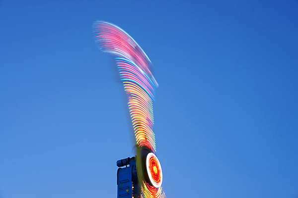 포토 JPG 해외이미지 공원 이동 곡선 모션 추상 조명 사람없음 빛 축제 성장 소용돌이 바퀴 원형 군중 야간 소프트포커스 큼 속도 그네 역동적 보케 회전목마 공평 빛망울 돌리기 되감기 블러 주도 유흥 해외포토 자연요소 도형 공공시설 선 컨셉 무늬 촬영기법 사람 회오리 예절 놀이기구 크기 파일형식 이미지허브