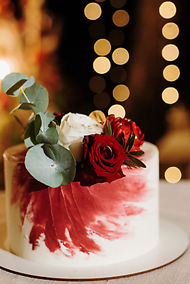 포토 JPG 해외이미지 꽃 결혼 잎 사람없음 장식 빨간색 케이크 웨딩케이크 보케 해외포토 식물 컬러 디저트 이벤트 파일형식 이미지허브