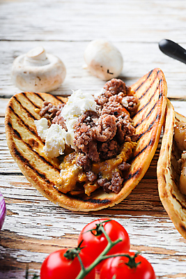 포토 JPG 해외이미지 접시 손 음식 채소 고추 거리 멕시코 샌드위치 육류 옥수수 요리 사람없음 검은색 식사 저녁식사 치킨 소고기 덮개 신선 뜨거움 그릴 먹기 콧수염 향신료 속도 유기농 매움 라임 성분 아보카도 타코 점심식사 살사소스 핸드메이드 해외포토 식기 웰빙 컬러 북아메리카 과일 식재료 모션 주방용품 수염 곡류 신체부위 뚜껑 소스_음식 맛 닭고기요리 향미료 파일형식 이미지허브