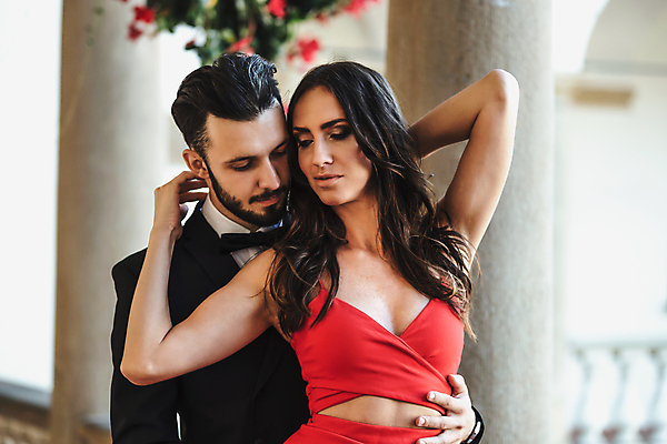 포토 JPG 해외이미지 모델 라이프스타일 커플 드레스 남자 행복 2 데이트 관계 키스 갈색머리 함께함 사랑 정장 성인 두명 빨간색 뷰티 파티 유행 검은색 표현 비즈니스맨 화려 날짜 클래식 고급 우아함 유혹 열정 스타일 해외포토 헤어스타일 옷 감정 컬러 컨셉 비즈니스 사람 이벤트 생활 직장인 애정표현 파일형식 이미지허브