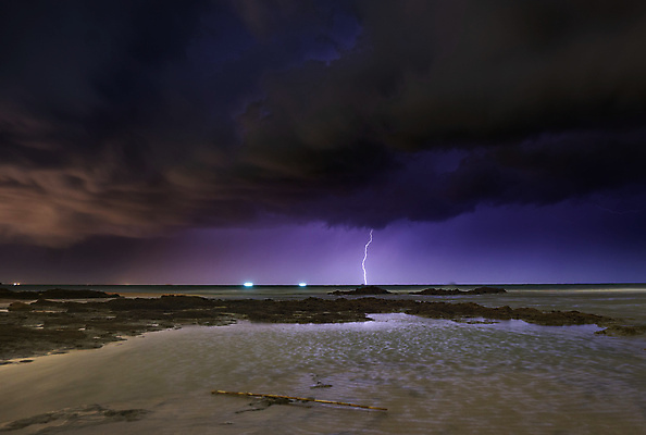 포토 JPG 해외이미지 구름 바다 자연 하늘 날씨 사람없음 빛 어둠 힘 야간 위험 번개 지중해 볼트 폭풍 뇌우 스트라이크 해외포토 자연요소 컨셉 공구 생태계 파일형식 이미지허브