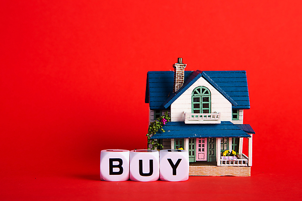 포토 JPG 해외이미지 영어 부동산 실내 사람없음 단어 구매 주사위 건축모형 빨간배경 해외포토 문자 백그라운드 내부 빨간색 쇼핑 모형 재산 파일형식 이미지허브