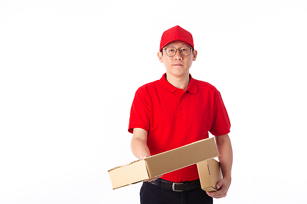 포토 JPG 해외이미지 직업 손 남자 음식 유니폼 비즈니스 노동자 한명 사람 동양인 빨간색 상자 흰색 업무 배달원 보호 고객 서비스 패키지 획득 판지 고립 전염병 해외포토 1 옷 컬러 컨셉 인종 신체부위 작업 질병 파일형식 이미지허브