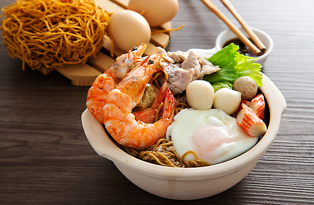 포토 JPG 해외이미지 음식 채소 새우 동양인 사람없음 계란 식사 신선 면 수프 냄비 먹기 해산물 국수 점토 말레이시아 해외포토 아시아 모션 갑각류 인종 알 면류 솥 파일형식 이미지허브