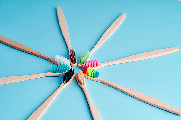 포토 JPG 해외이미지 사람없음 칫솔 에코 친환경 파란배경 에코라이프 위생관리 친환경제품 카피스페이스 대나무칫솔 다회용품 해외포토 라이프스타일 백그라운드 관리 파란색 위생용품 환경 공백 재활용품 파일형식 이미지허브