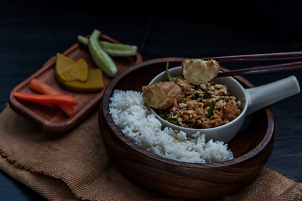 포토 JPG 해외이미지 전통 접시 음식 백그라운드 다이어트 채소 건강 요리 사람없음 목재 식사 중국 튀김 시골 사발 황금 아침식사 허브 두부 점심식사 깊이 비건 해외포토 나무 식물 식기 아시아 재료 사기그릇 채식주의자 파일형식 이미지허브