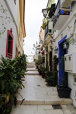 포토 JPG 해외이미지 전통 디자인 여행 가로등 건축양식 창문 거리 주택 매달리기 사람없음 야외 건물 빛 도시풍경 컬러풀 산타클로스 여행객 걷기 계단 마을 수확 골동품 발코니 바위 등불 램프 도시 역사 묘사 수도꼭지 그림 좁은 이웃 알리칸테 옛날 해외포토 건축물 공공시설 건축 컬러 크리스마스 농업 모션 조명 사람 풍경 돌_바위 파일형식 이미지허브