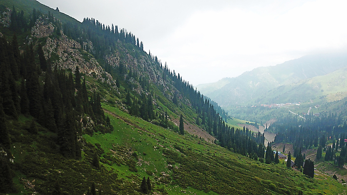 포토 JPG 해외이미지 나무 구름 계절 도로 여행 자국 자연 하늘 휴가 산 파노라마 사람 풍경 사람없음 야외 초록색 물 여름 파란색 강 환경 골짜기 계곡 폭포 하이킹 최고 정상 숲 언덕 지역 드론 전국 절정 해외포토 자연요소 식물 길 컬러 교통시설 레저 촬영기법 생태계 파일형식 이미지허브