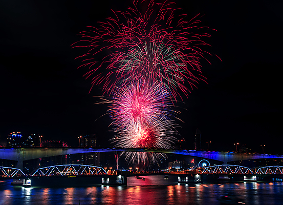 포토 JPG 해외이미지 행복 백그라운드 텍스트 하늘 불 추상 휴가 새로움 기념 폭죽 이벤트 사람없음 빨간색 물 빛 강 컬러풀 파티 우주 검은색 축제 어둠 축하 도시 4 황금 야간 폭발 연도 즐거움 보케 쇼 파열 카운트다운 해외포토 자연요소 감정 컬러 컨셉 무늬 숫자 파일형식 이미지허브