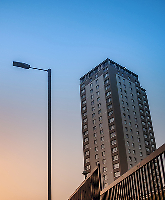 포토 JPG 해외이미지 외관 유럽 가로등 건축양식 교실 영국 잉글랜드 아파트 주택 사람없음 건물 세로 도시풍경 탑 고층빌딩 황혼 블록 도시 재산 플랫 큼 가난 런던 이익 일반 국회 개발 복잡 소셜 수입 콘크리트 해외포토 건축물 공공시설 교육 건축 나라 컨셉 학교 풍경 빌딩 금융 일몰 크기 파일형식 이미지허브