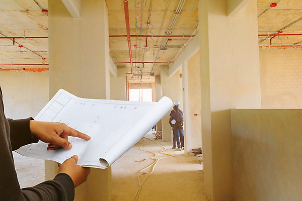 포토 JPG 해외이미지 디자인 산업 종이 벽 컨셉 비즈니스 건축양식 손가락 노동자 주택 직장 실내 사람 사람없음 내부 건물 방 업무 기술자 엔지니어 수리 계획 건축가 디자이너 땅 시멘트 감독관 청사진 공학 건축업자 석고 설치 리모델링 콘크리트 회복 카피스페이스 해외포토 직업 건축물 손 교육 건축 회사 공백 작업 파일형식 이미지허브